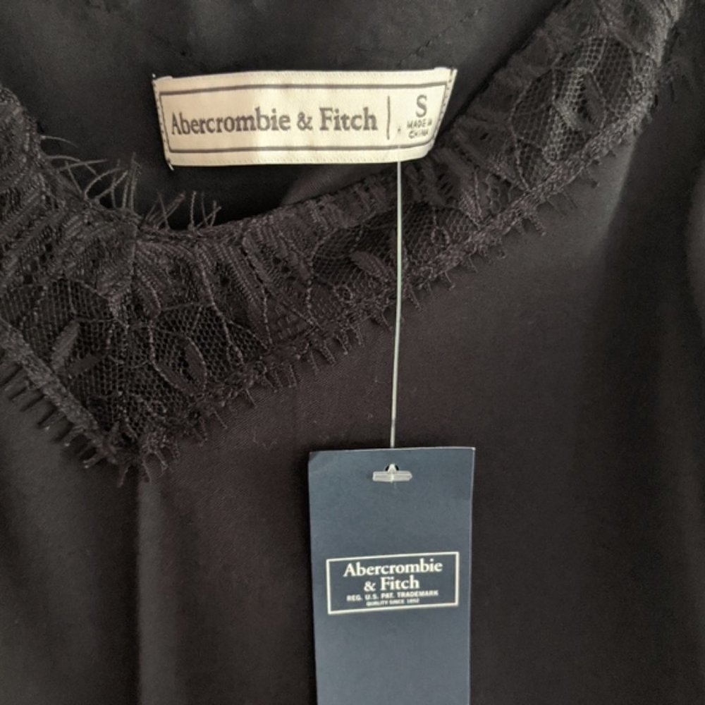 NWT Abercrombie Lace Trim Black Camisole Tank Top Size Small - Picture 3 of 4